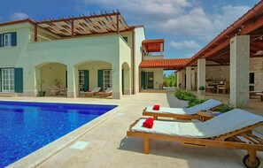 Beheizter Pool