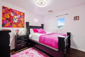 4 bedrooms, iron/ironing board, travel crib, free WiFi
