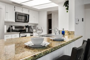 Fridge, microwave, oven, stovetop - Glendale Retreat: Heated Pool, Golf, Gameroom, Bar (Glendale)