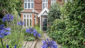 A garden pathway leading to a house with a brick facade and white trim. - 6 The Terrace, Walberswick (Walberswick)