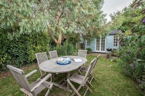 Outdoor dining - 6 The Terrace, Walberswick (Walberswick)