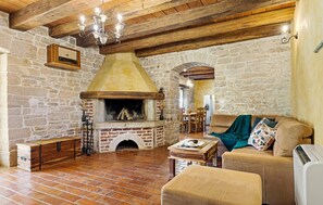 TV - Awesome home in Mala Traba (Mala Traba)