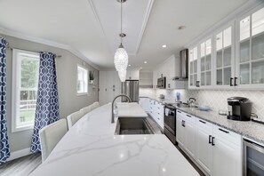 Fridge, microwave, oven, stovetop - Private Pool, Hot Tub, Game Rm, Fire Pit, & Luxury 5 bedrms in gated community! (Albrightsville)