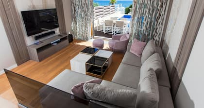 Awesome home in Petrcane