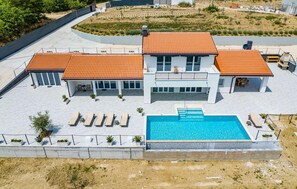 Exterior - Lovely home in Draguc (Draguc)