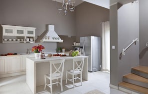 Kühlschrank, Ofen, Herdplatte, Geschirrspüler