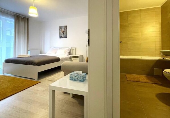 1 bedroom, iron/ironing board, free WiFi, bed sheets - Bartolomeu Serenity Studio w. Balcony (Brașov)