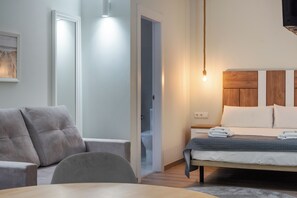 Iron/ironing board, travel cot, WiFi, bed sheets