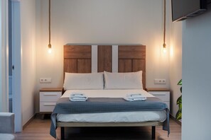 Iron/ironing board, travel cot, WiFi, bed sheets