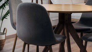 A modern dining area with a wooden table, four chairs, a hanging pendant light, and a lamp. - VLC HOST - Reino 4 (Valencia)