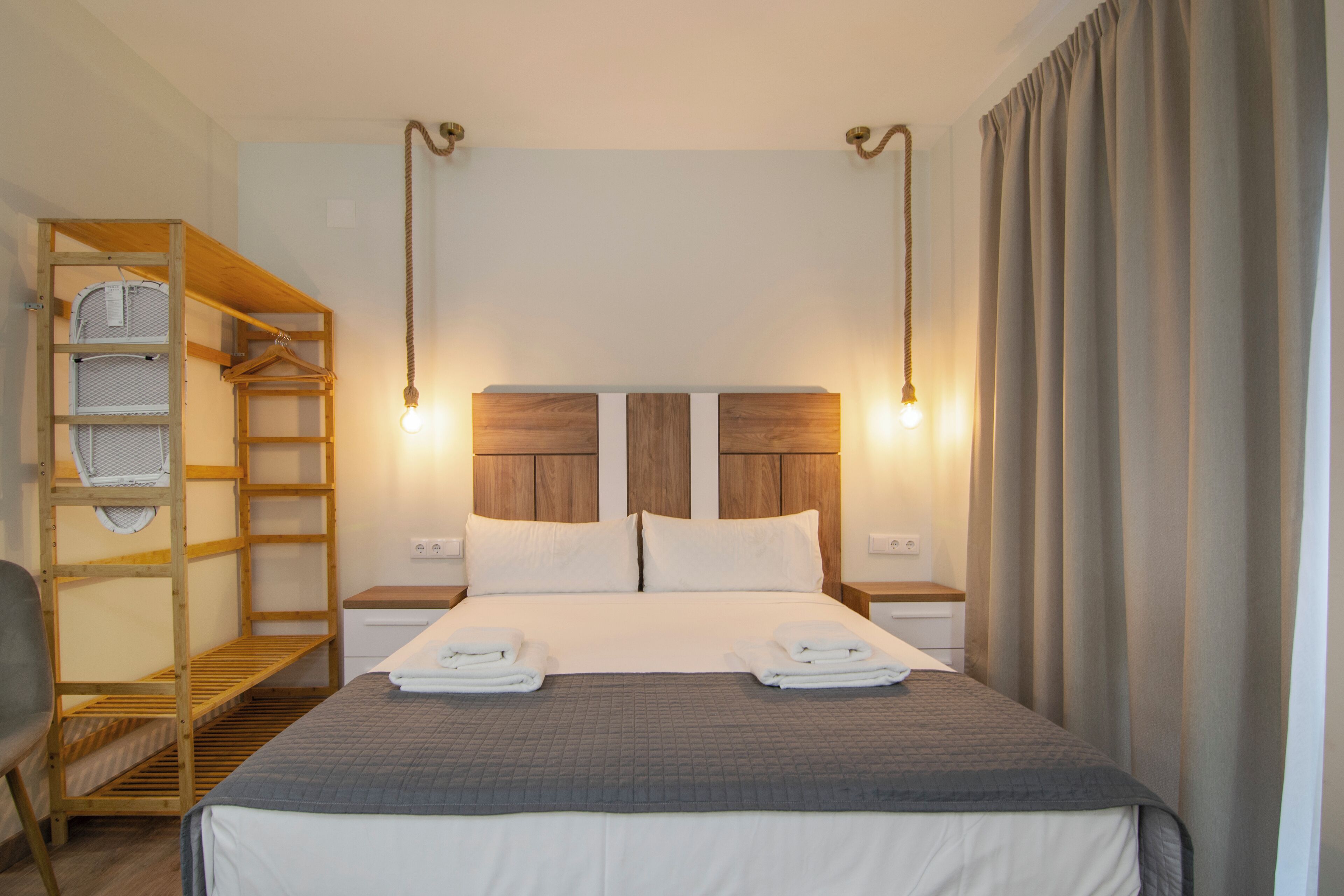 Strykejern/-brett, reiseseng for barn, wi-fi og sengetøy