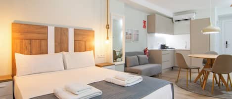 Iron/ironing board, travel cot, WiFi, bed sheets