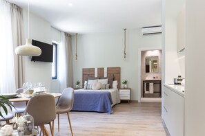 Iron/ironing board, travel cot, WiFi, bed sheets