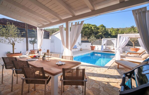 Outdoor dining - Stunning home in Vrbanj (Vrbanj)