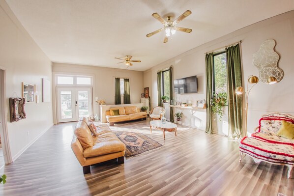 Living area - Native stone church house (Rudy)