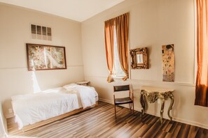 Room - Native stone church house (Rudy)