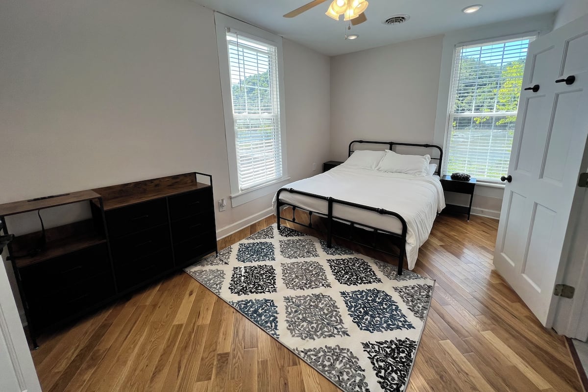 Standard Single Room (Brookside Bliss)