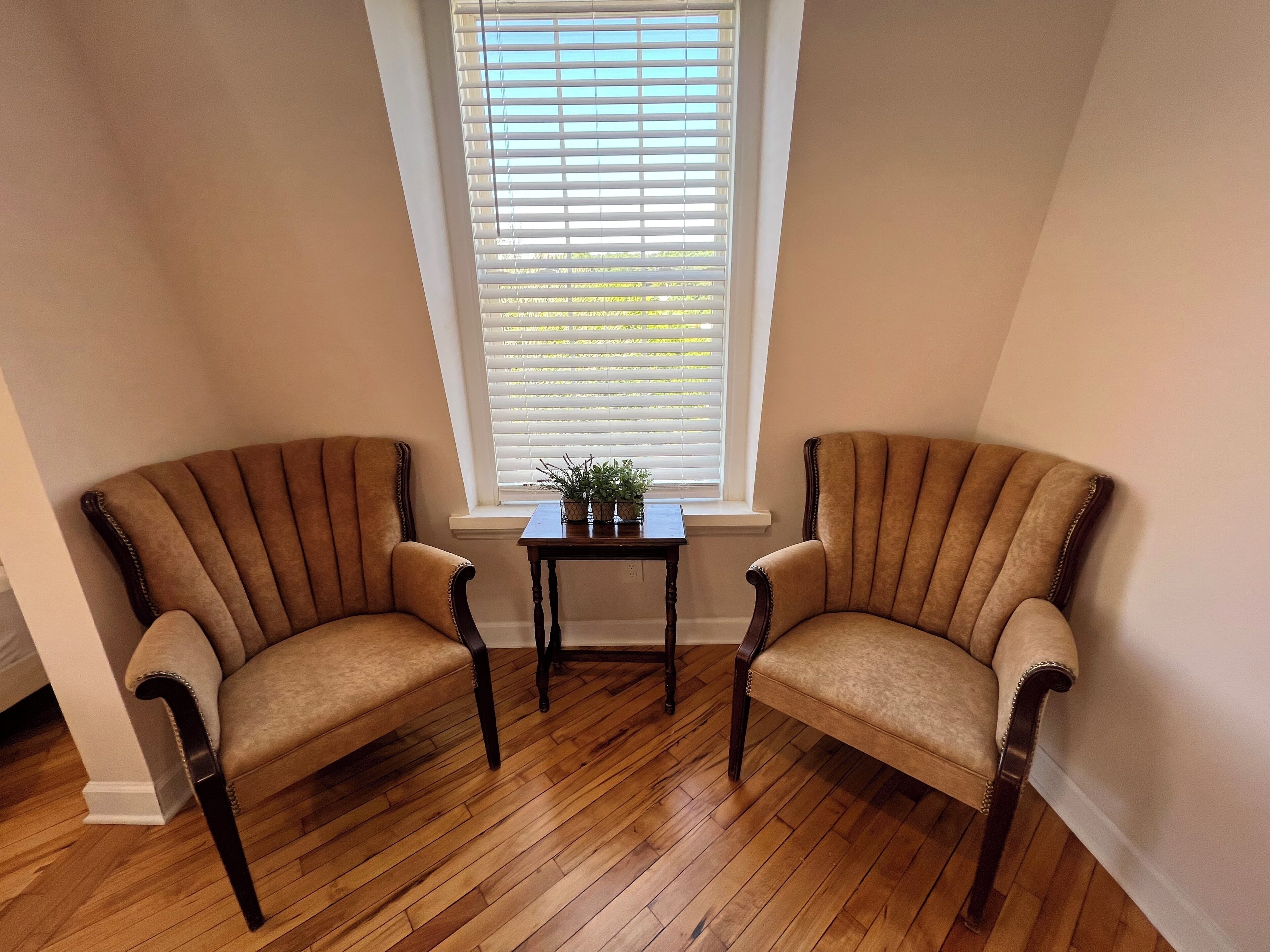 Standard Suite (The Hideaway Suite) | Premium bedding, pillowtop beds, iron/ironing board, free WiFi