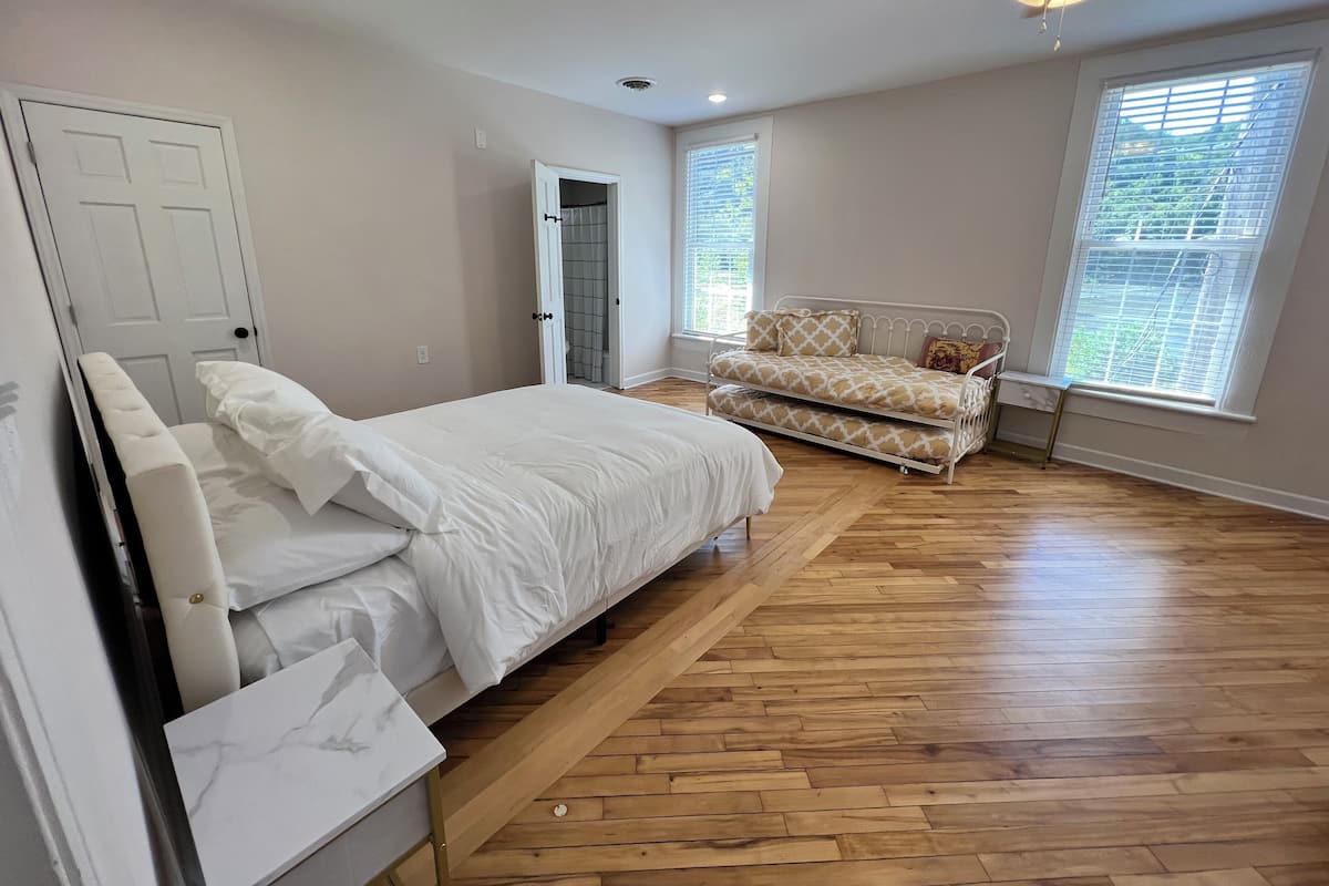 Standard Triple Room (Endless Sunset)