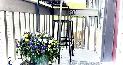 Entire cozy Rollingstone apt in Mississippi Valley, just 10 min from Winona!