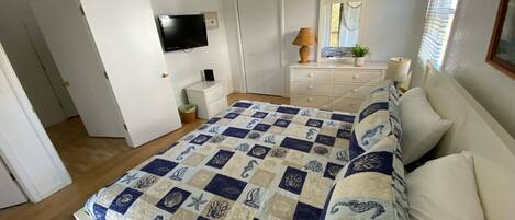 7 chambres, coffre-fort, fer et planche Ă repasser