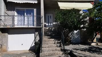 House, Smoking | Exterior