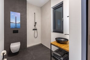 Ducha, secador de pelo, toallas