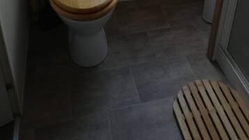 Douche, serviettes fournies