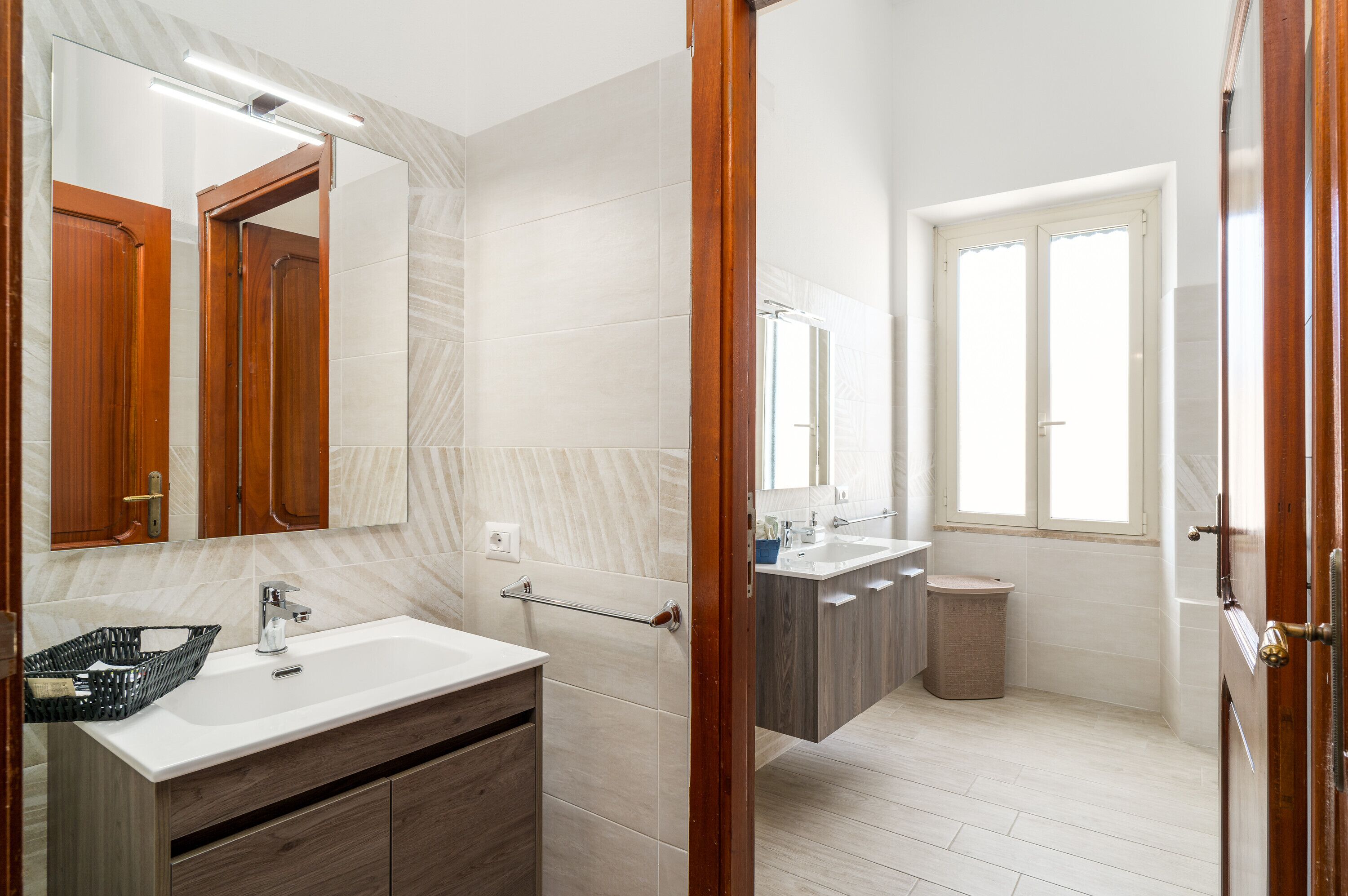 Een douche, een haardroger, handdoeken