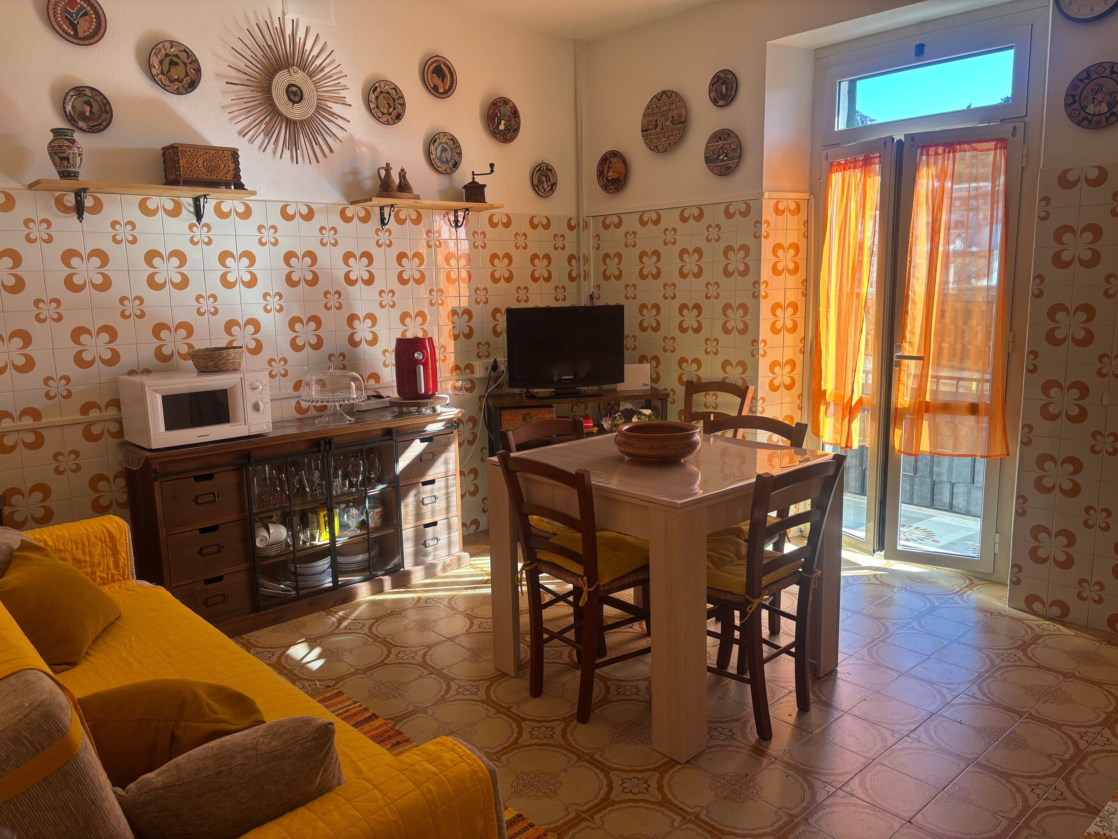 TV, lettore DVD, impianto stereo