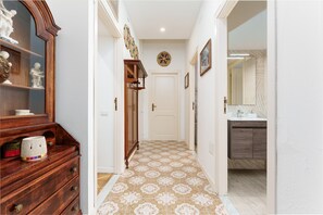 淋浴设施、吹风机、毛巾