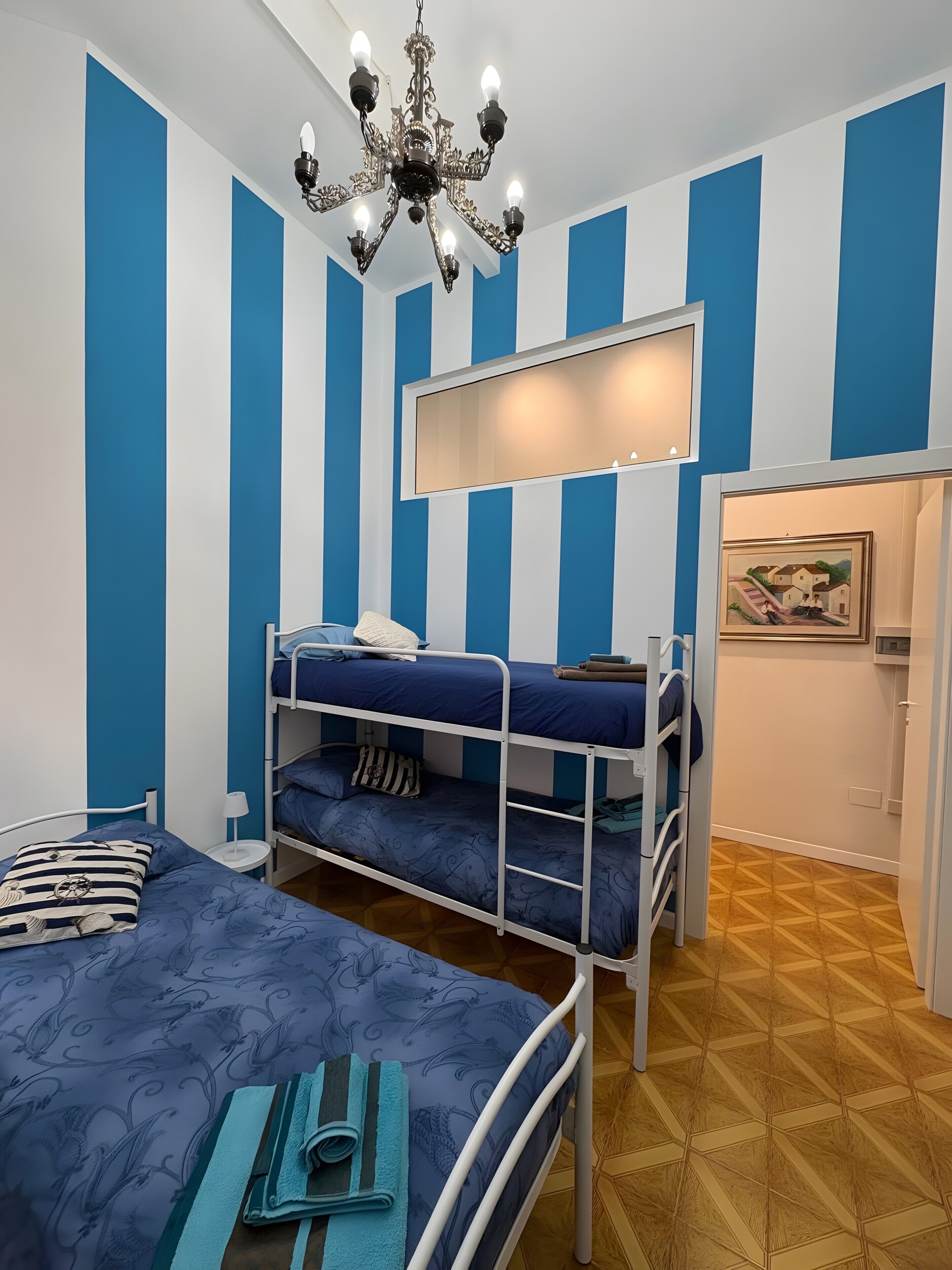 2 chambres, fer et planche à repasser, Wi-Fi gratuit, draps fournis