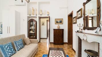 Tv, dvd-spelare och en stereo