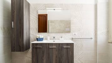 Doccia, asciugacapelli, asciugamani