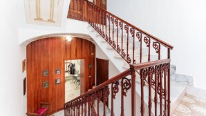 A wooden staircase with intricate railings leading to an upper floor. - Holiday Home 'Rachele' with Mountain View, Wi-Fi and Air Conditioning (Dorgali)