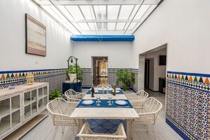 Dining - Holiday Home 'Casa Rural Berraquero' with Pool, Terrace & Wi-Fi (La Lantejuela)