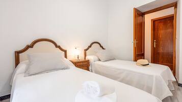 5 slaapkamers, een strijkplank/strijkijzer, gratis wifi, beddengoed