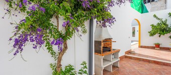 Holiday Home 'Casa Rural Berraquero' with Pool, Terrace & Wi-Fi