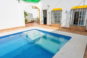 Pool - Holiday Home 'Casa Rural Berraquero' with Pool, Terrace & Wi-Fi (La Lantejuela)