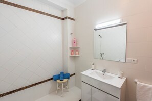 Shower, towels