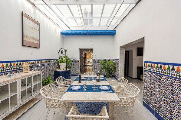 Dining - Holiday Home 'Casa Rural Berraquero' with Pool, Terrace & Wi-Fi (La Lantejuela)