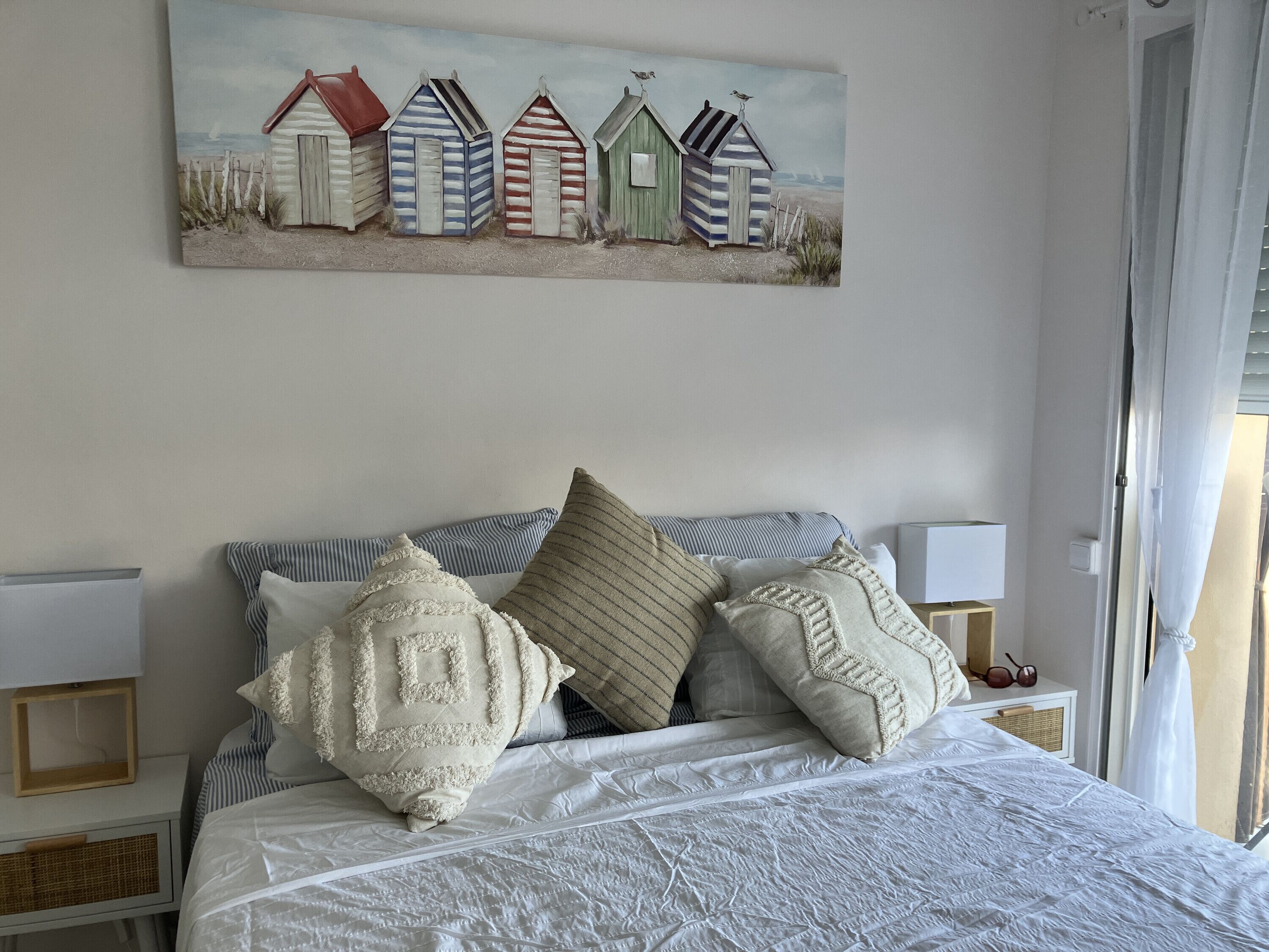 Een strijkplank/strijkijzer, gratis wifi, beddengoed