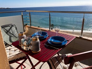 Outdoor dining - Studio Apartment "Costa Brava Beach" with Sea View, 2 Private Terraces & Wi-Fi (Sant  Antoni de Calonge)