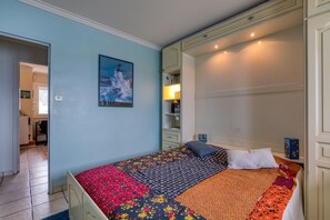 2 makuuhuonetta, silitysrauta/-lauta, ilmainen Wi-Fi