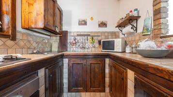 雪櫃、微波爐、焗爐、爐具