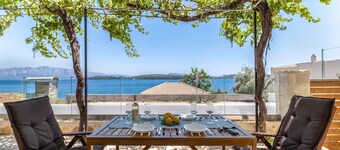 Holiday Home 'Elia Perigiali Lefkada' with Sea View, Wi-Fi and Air Conditioning