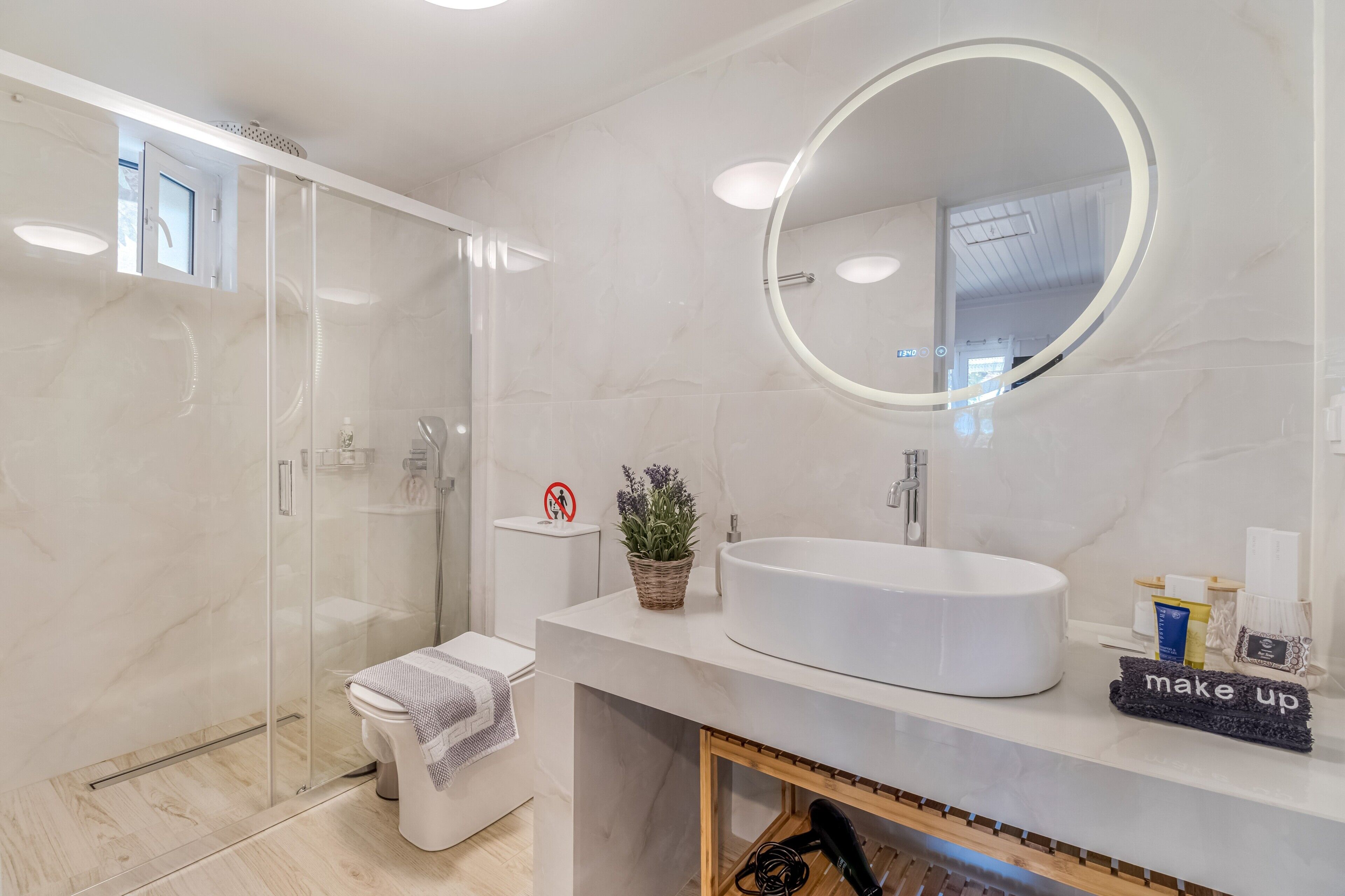 Shower, hair dryer, towels