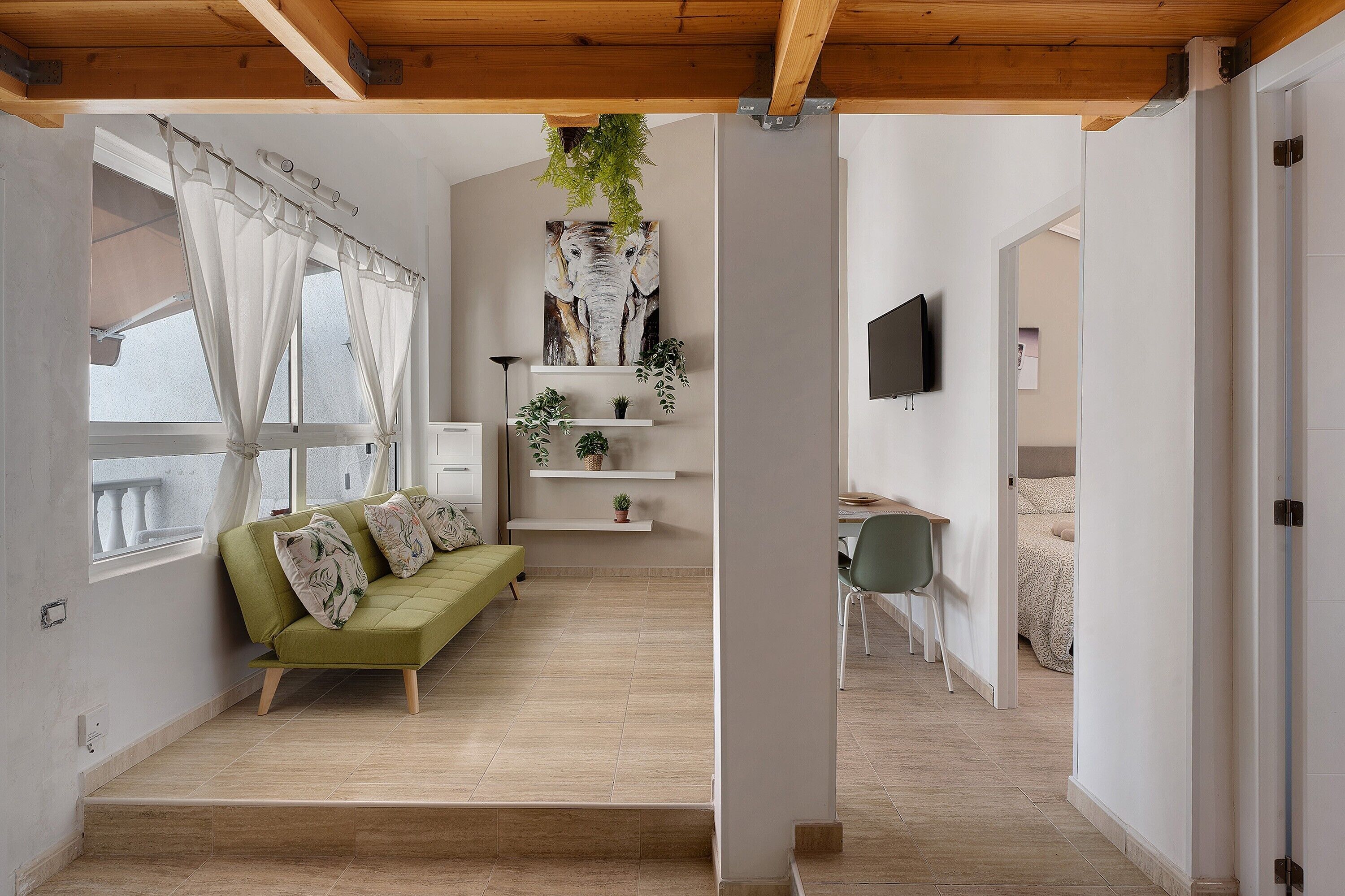 2 slaapkamers, een strijkplank/strijkijzer, gratis wifi, beddengoed