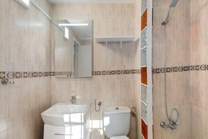 Bruser, hårtørrer, håndklæder