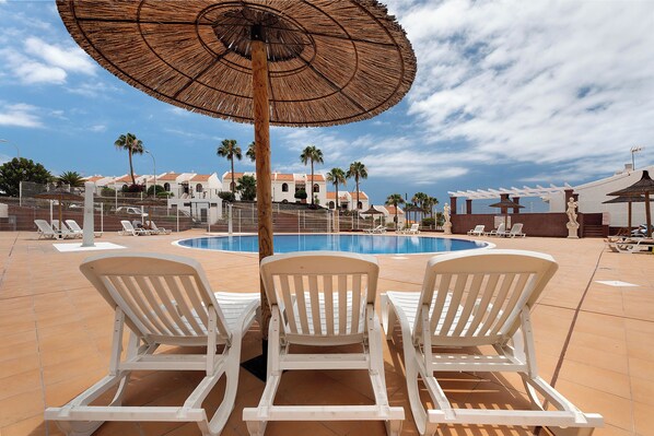 Pool - Vacation Apartment 'Torviscas Endless Summer' with Sea View, Shared Pool and Wi-Fi (Costa Adeje)